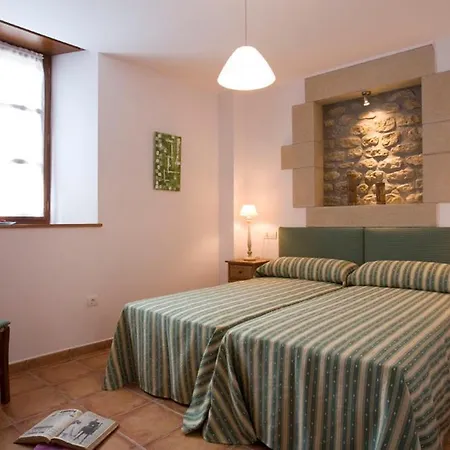 La Fonda De 3* Bustio